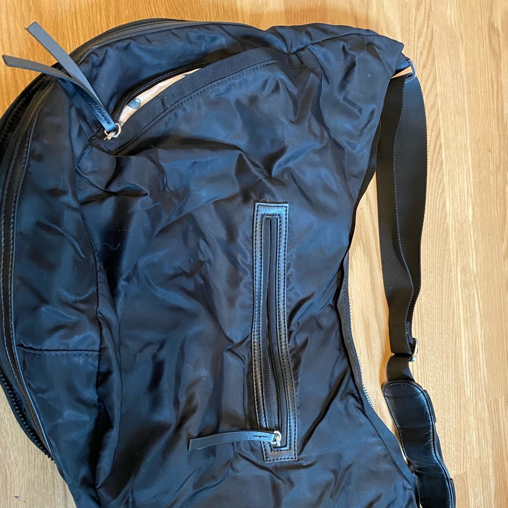 Lululemon messenger bag